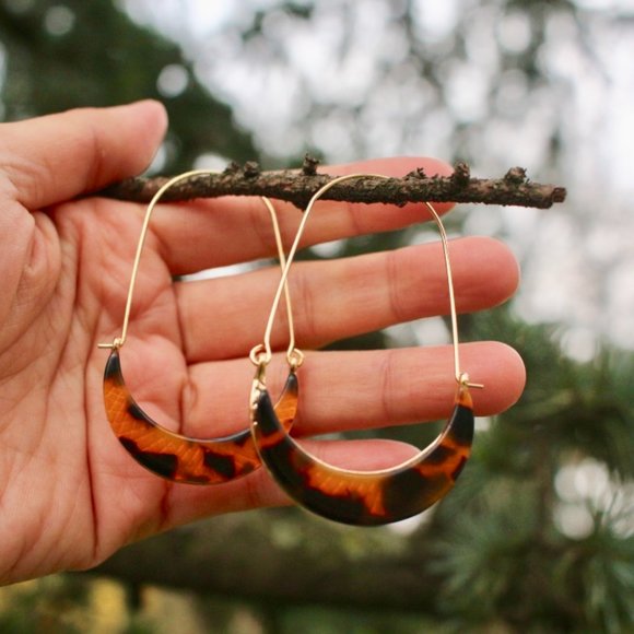 Anthro Leopard Acetate Gold Crescent Hoop Earrings - Picture 6 of 10